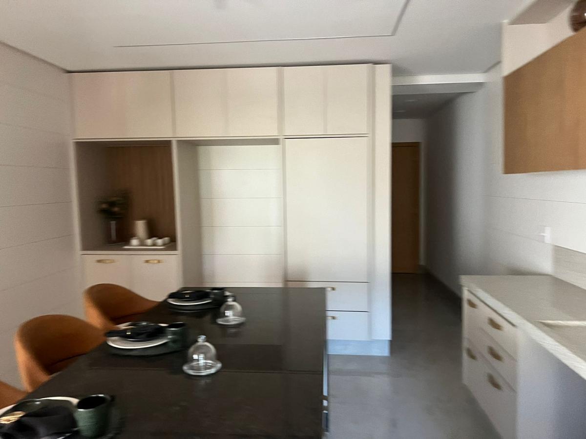 Apartamento à venda com 4 quartos, 235m² - Foto 9