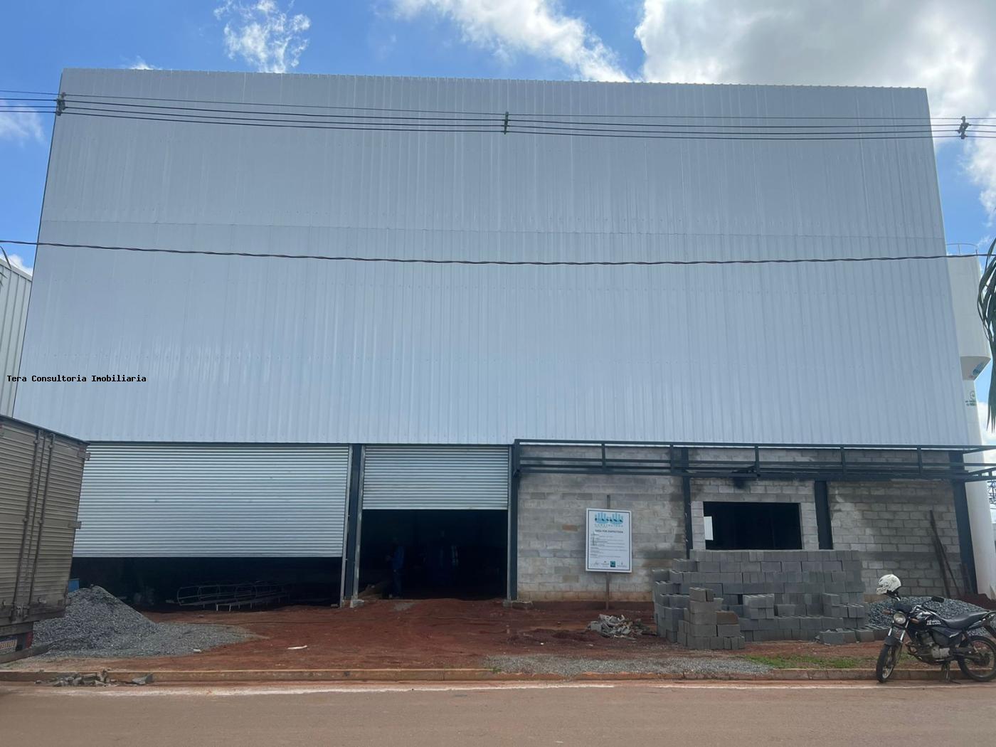 Depósito-Galpão-Armazém para alugar, 1800m² - Foto 1